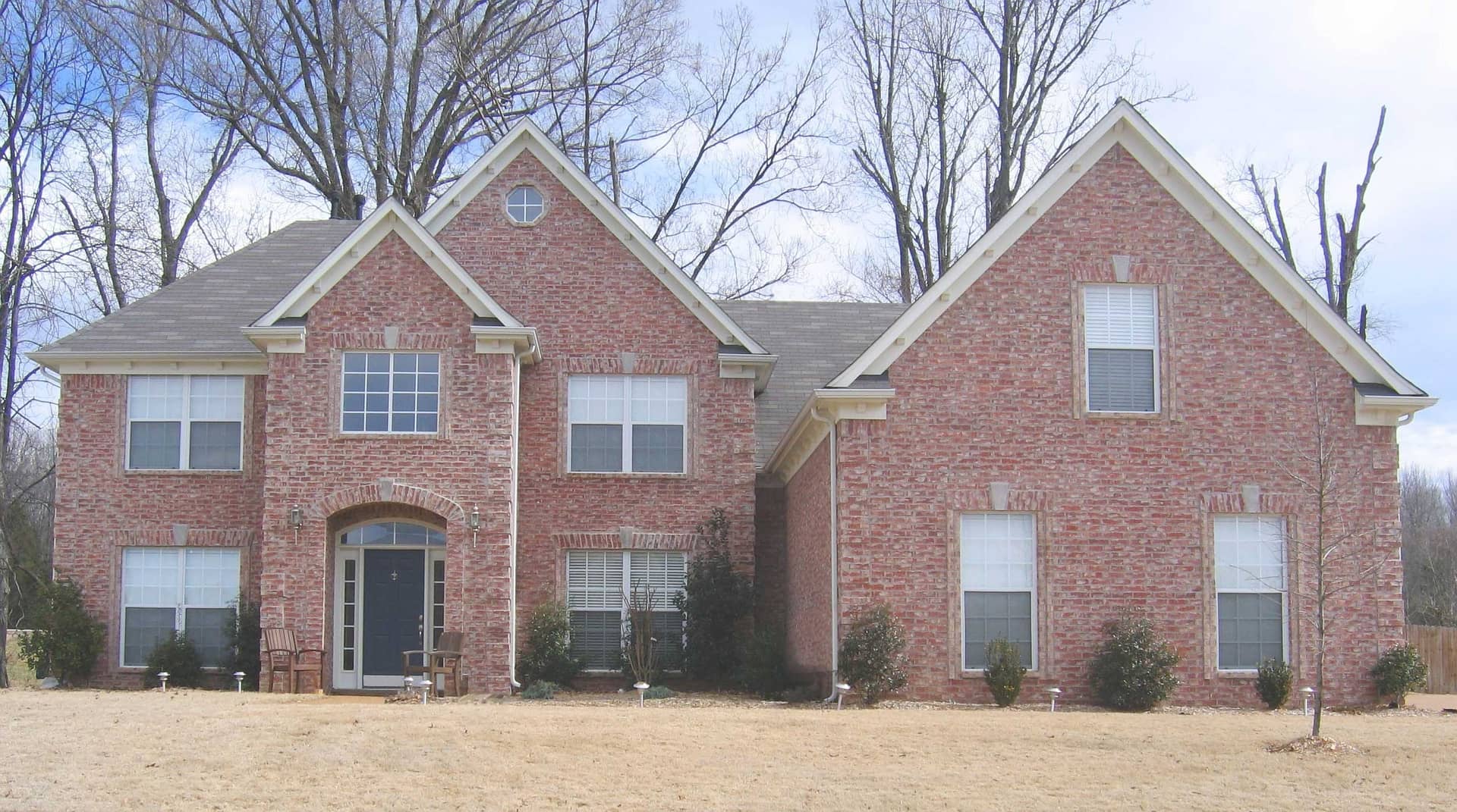 Front view of Cape Cod home (ThePlanCollection: House Plan #170-1163)