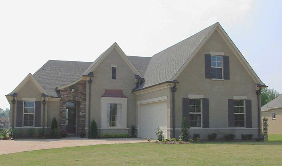 Front view of Cape Cod home (ThePlanCollection: House Plan #170-1167)