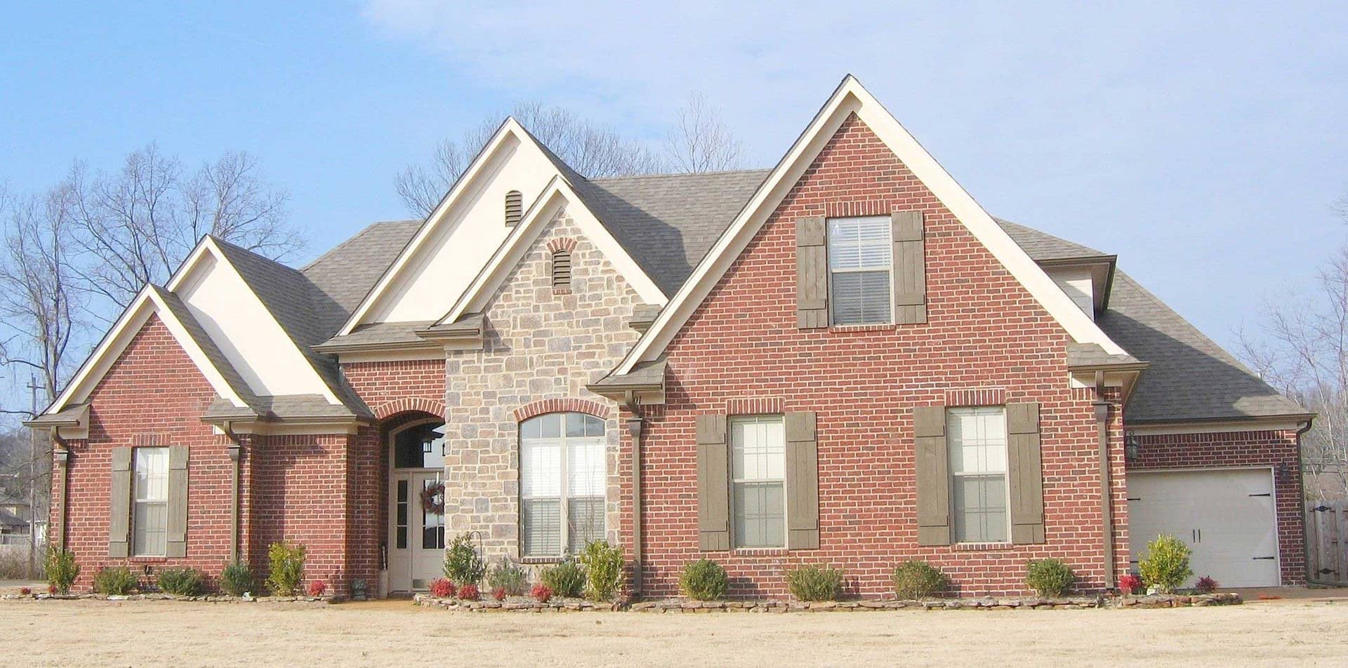 Front view of Cape Cod home (ThePlanCollection: House Plan #170-1178)