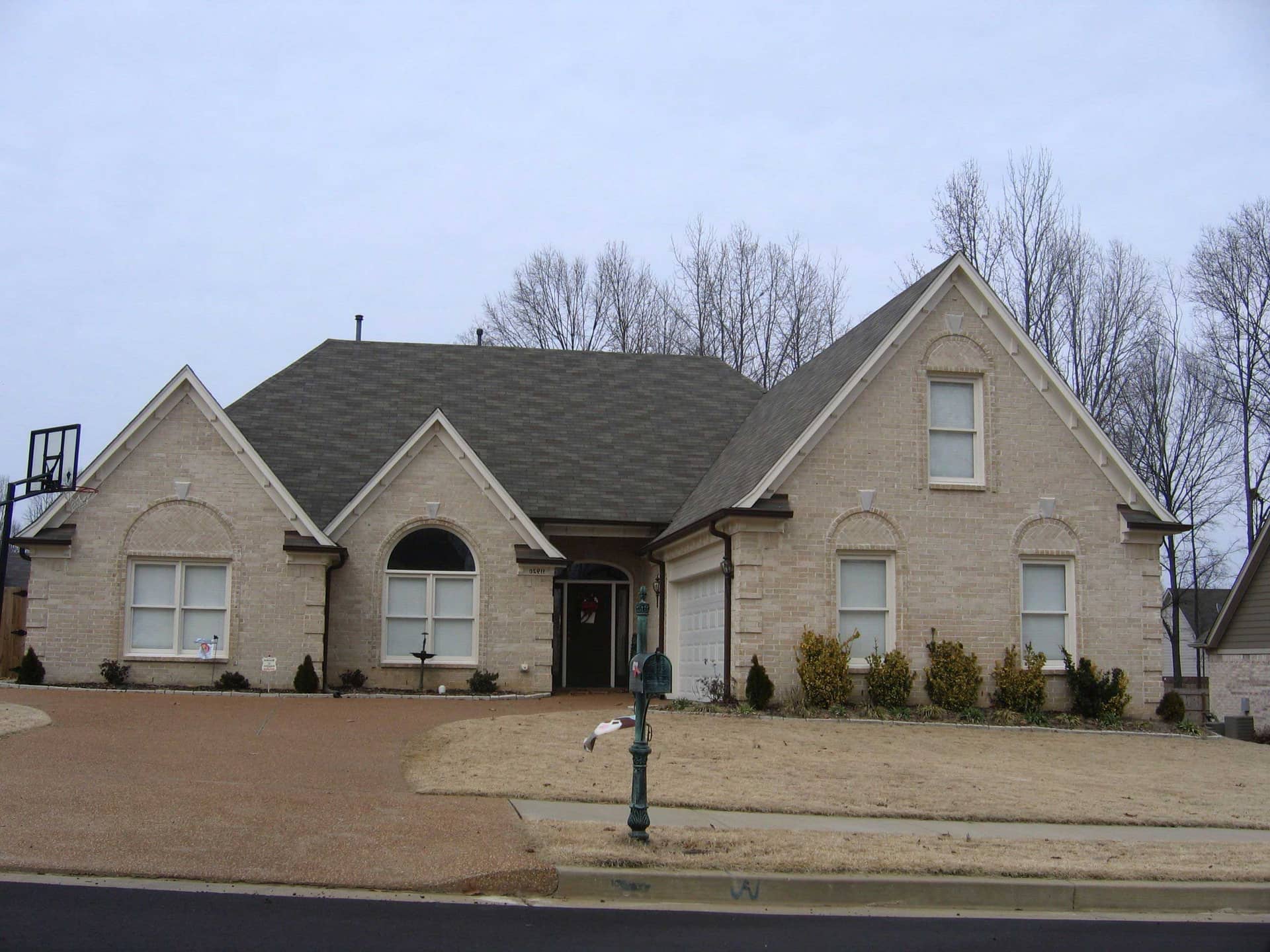 Front view of Cape Cod home (ThePlanCollection: House Plan #170-1182)