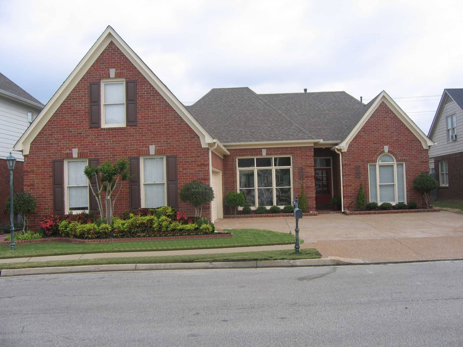 Front view of Cape Cod home (ThePlanCollection: House Plan #170-1217)