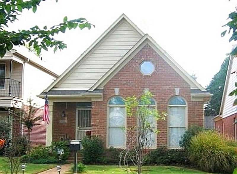 Front view of Southern home (ThePlanCollection: House Plan #170-1225)