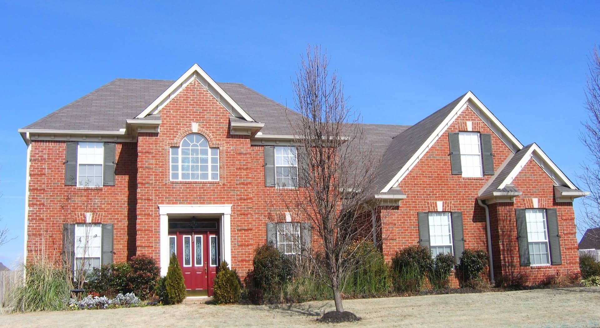 Front view of Traditional home (ThePlanCollection: House Plan #170-1302)