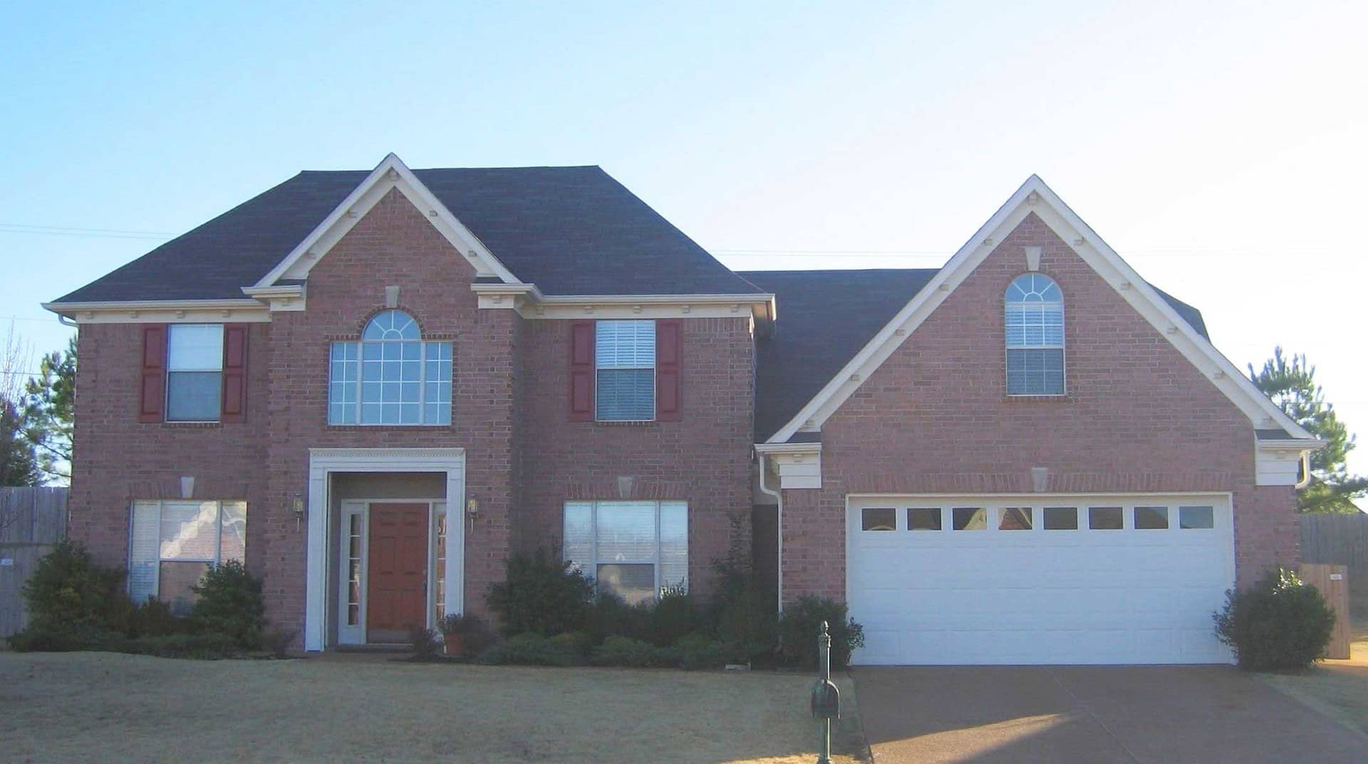 Front view of Traditional home (ThePlanCollection: House Plan #170-1305)