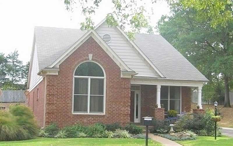 Front view of Southern home (ThePlanCollection: House Plan #170-1328)