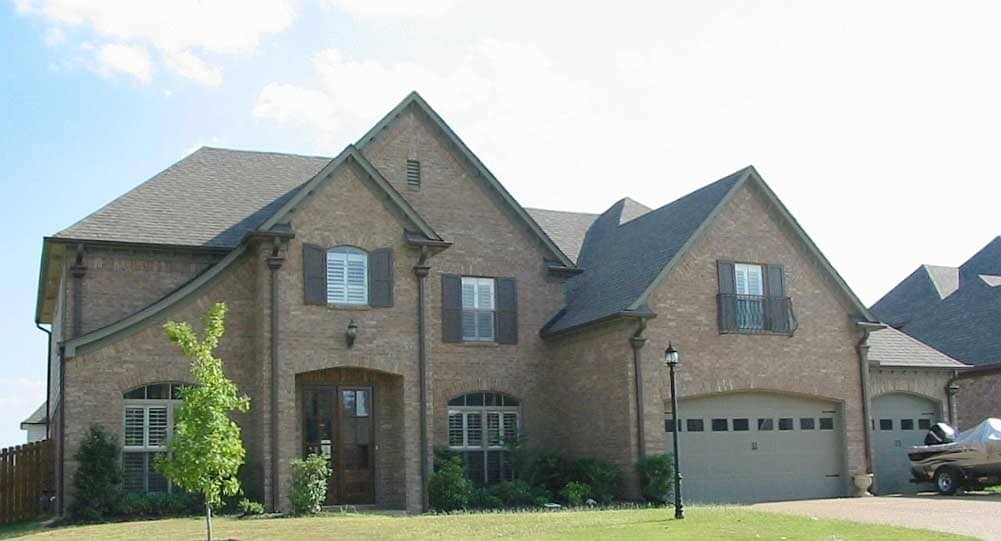 Front view of Country home (ThePlanCollection: House Plan #170-1335)