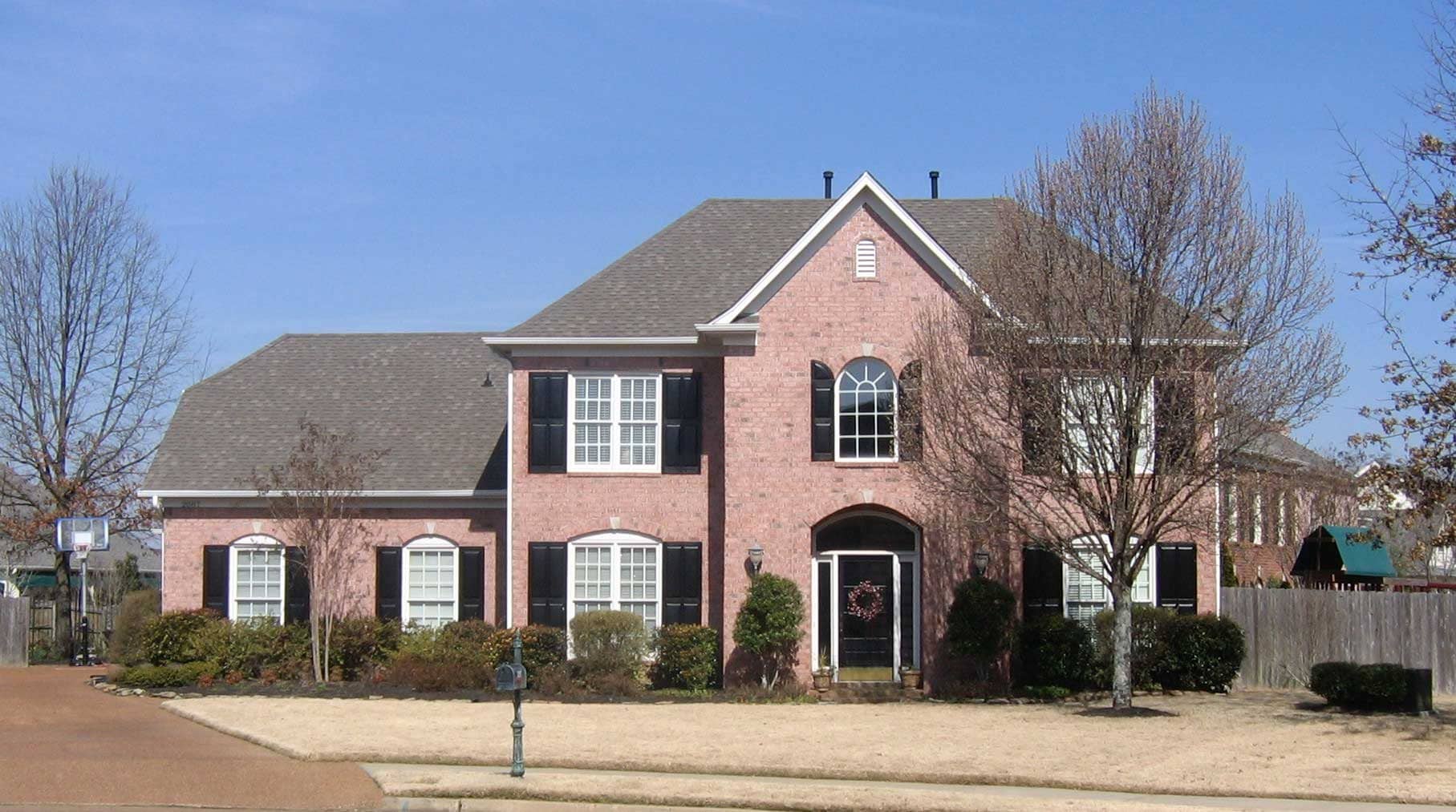 Front view of Traditional home (ThePlanCollection: House Plan #170-1365)