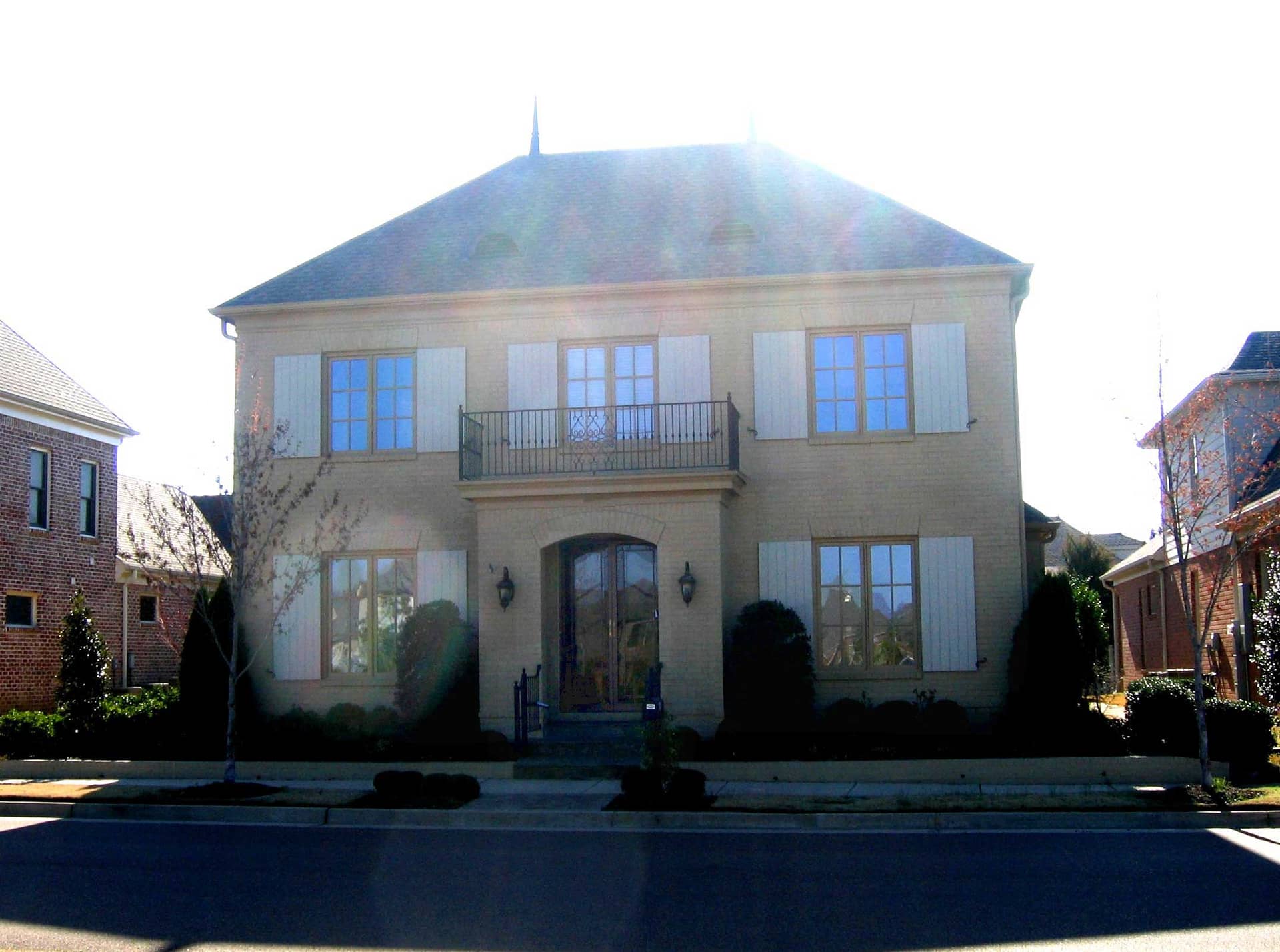 Front view of Traditional home (ThePlanCollection: House Plan #170-1384)