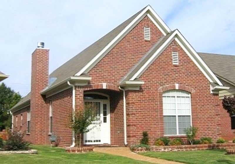 Front view of Southern home (ThePlanCollection: House Plan #170-1479)