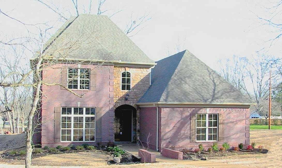 Front view of Country home (ThePlanCollection: House Plan #170-1552)