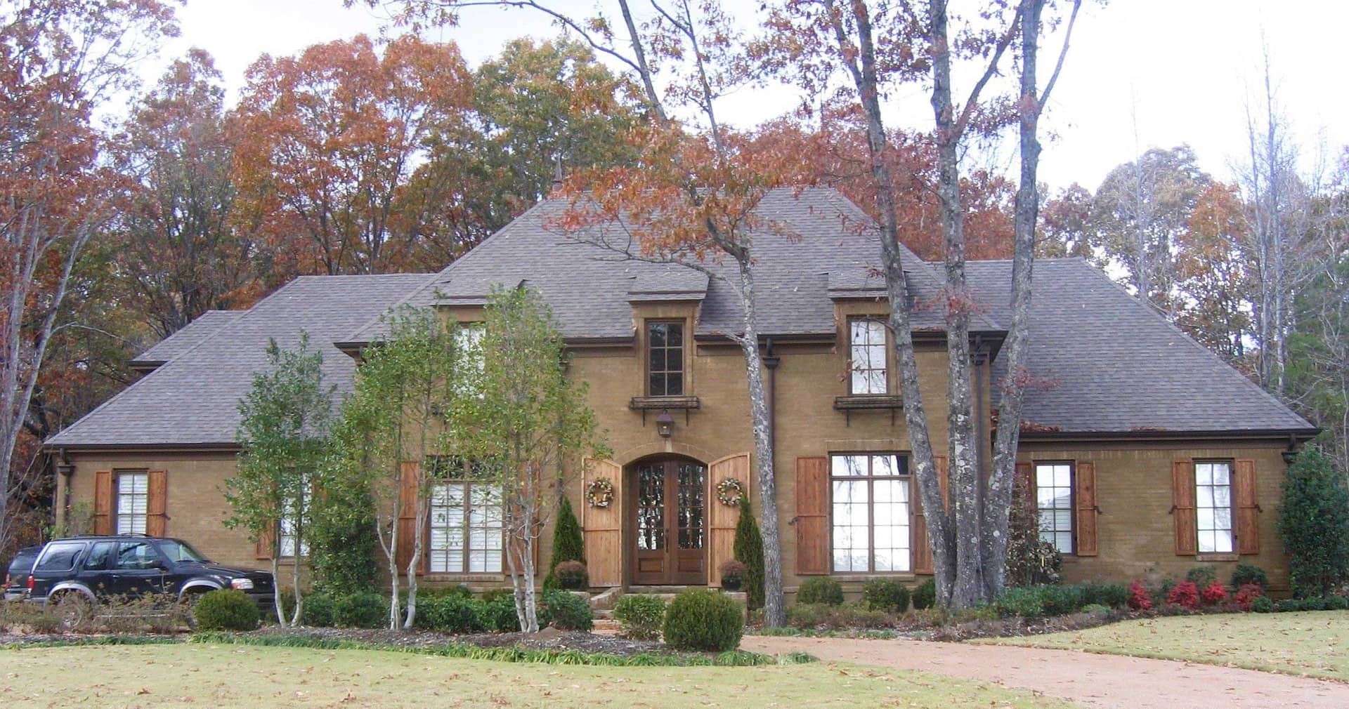 Front view of French home (ThePlanCollection: House Plan #170-1573)