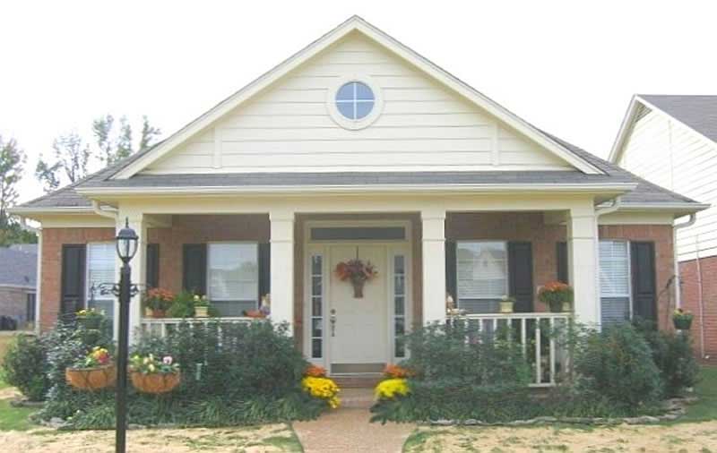 Front view of Southern home (ThePlanCollection: House Plan #170-1599)