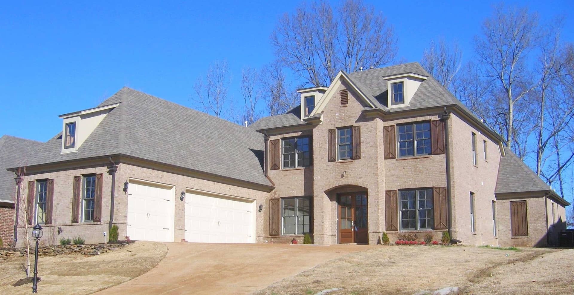 Front view of Country home (ThePlanCollection: House Plan #170-1663)
