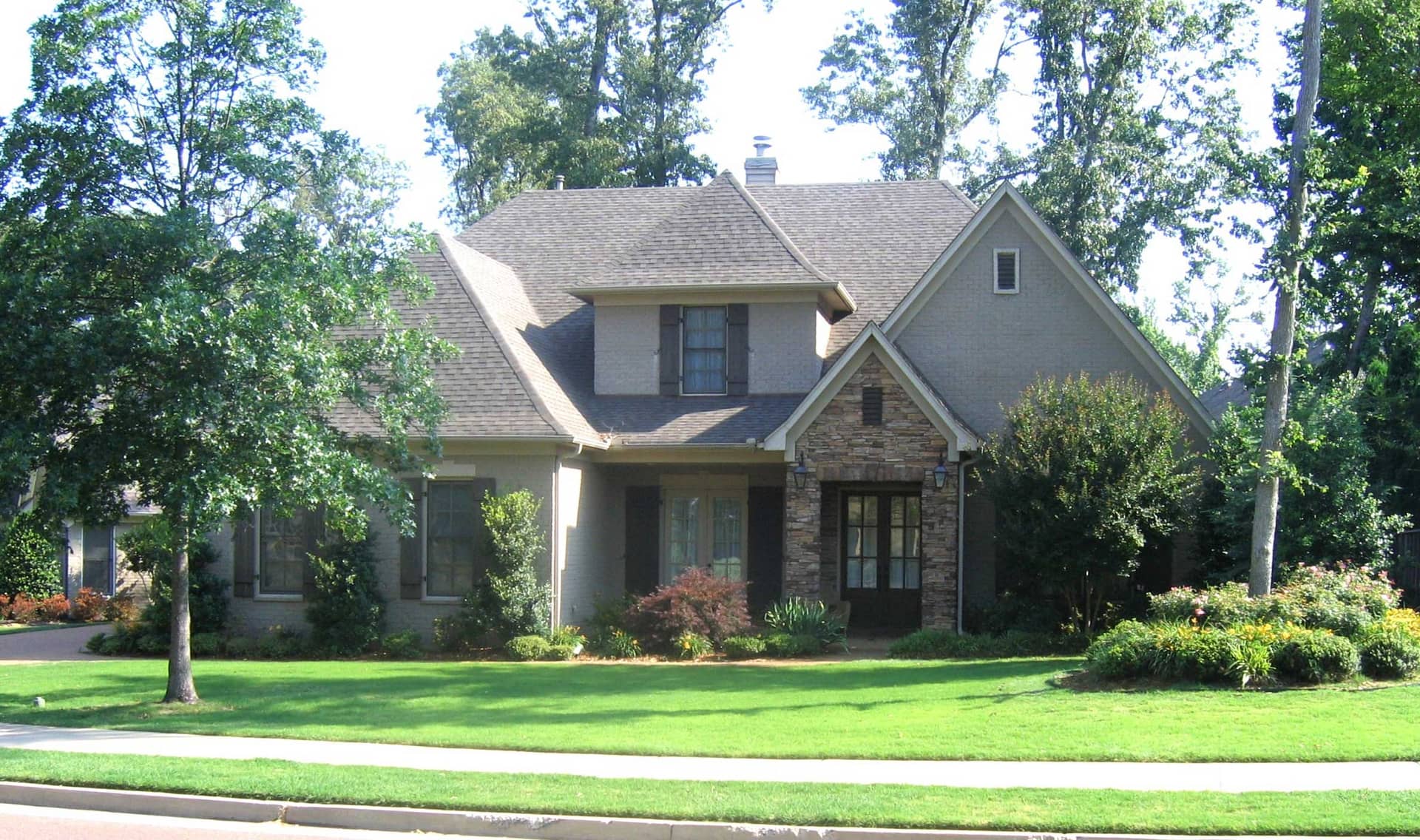 Front view of Country home (ThePlanCollection: House Plan #170-1713)