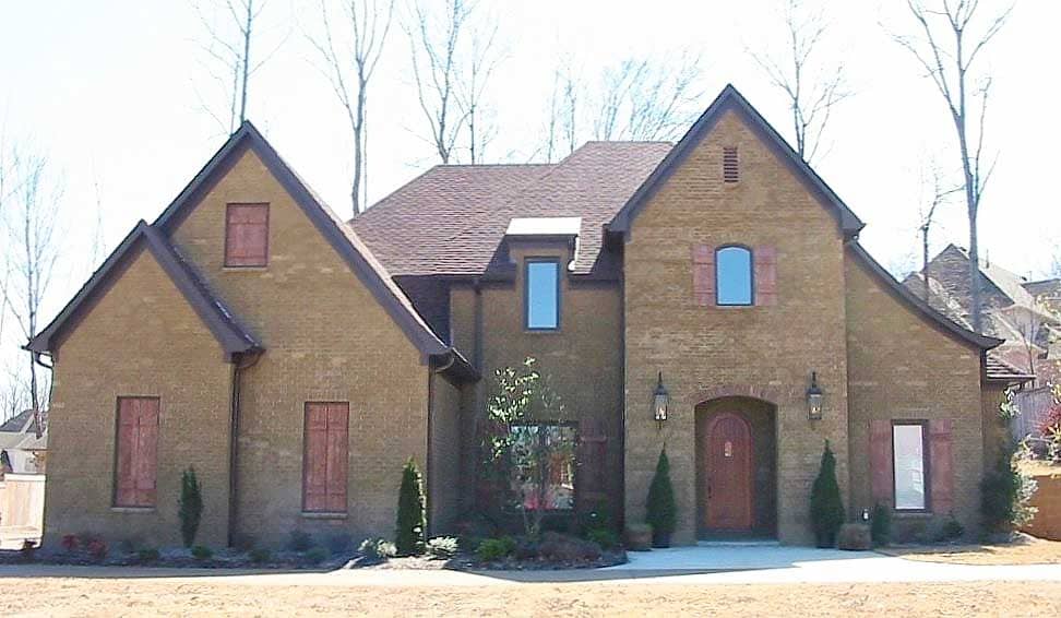 Front view of Country home (ThePlanCollection: House Plan #170-1719)