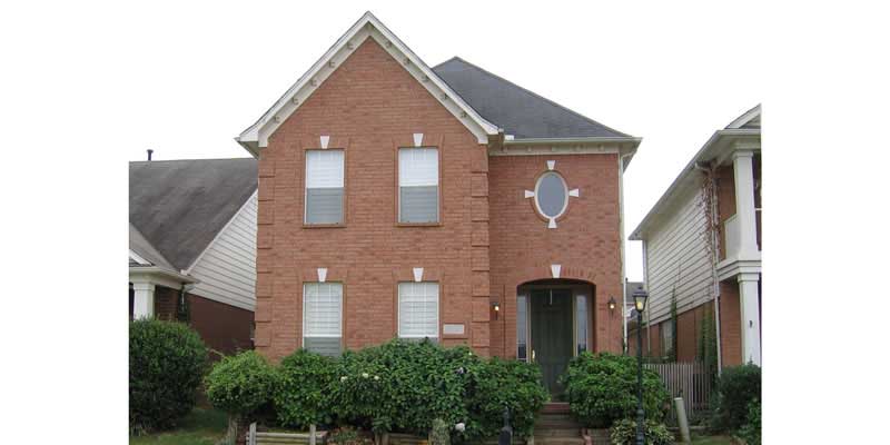 Front view of Traditional home (ThePlanCollection: House Plan #170-1724)