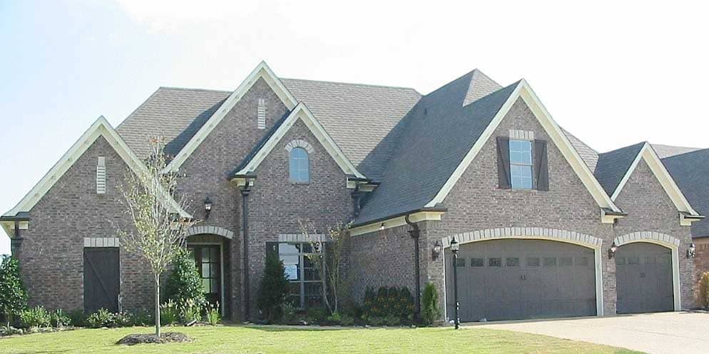 Front view of Country home (ThePlanCollection: House Plan #170-1744)