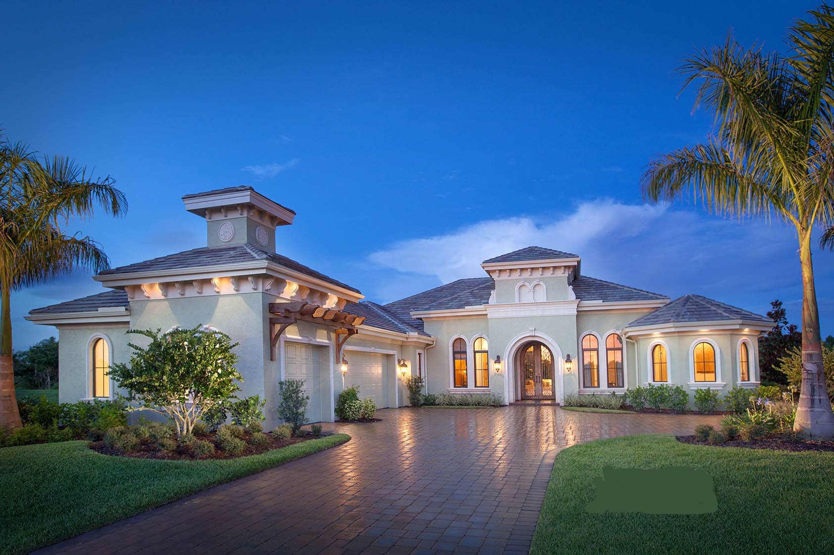 Luxury home (ThePlanCollection: Plan #175-1102)