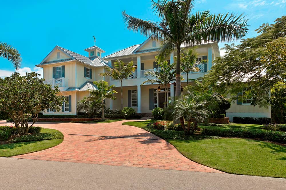 Color photo of Craftsman home plan (ThePlanCollection: House Plan #175-1246)