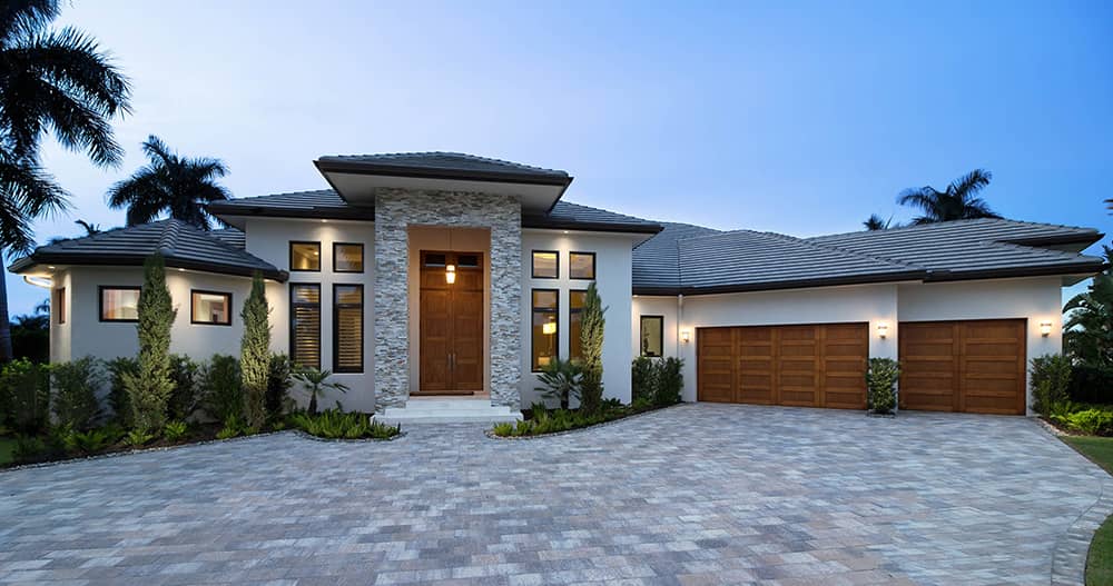 Photo-realistic rendering of Traditional home plan (ThePlanCollection: House Plan #175-1255)