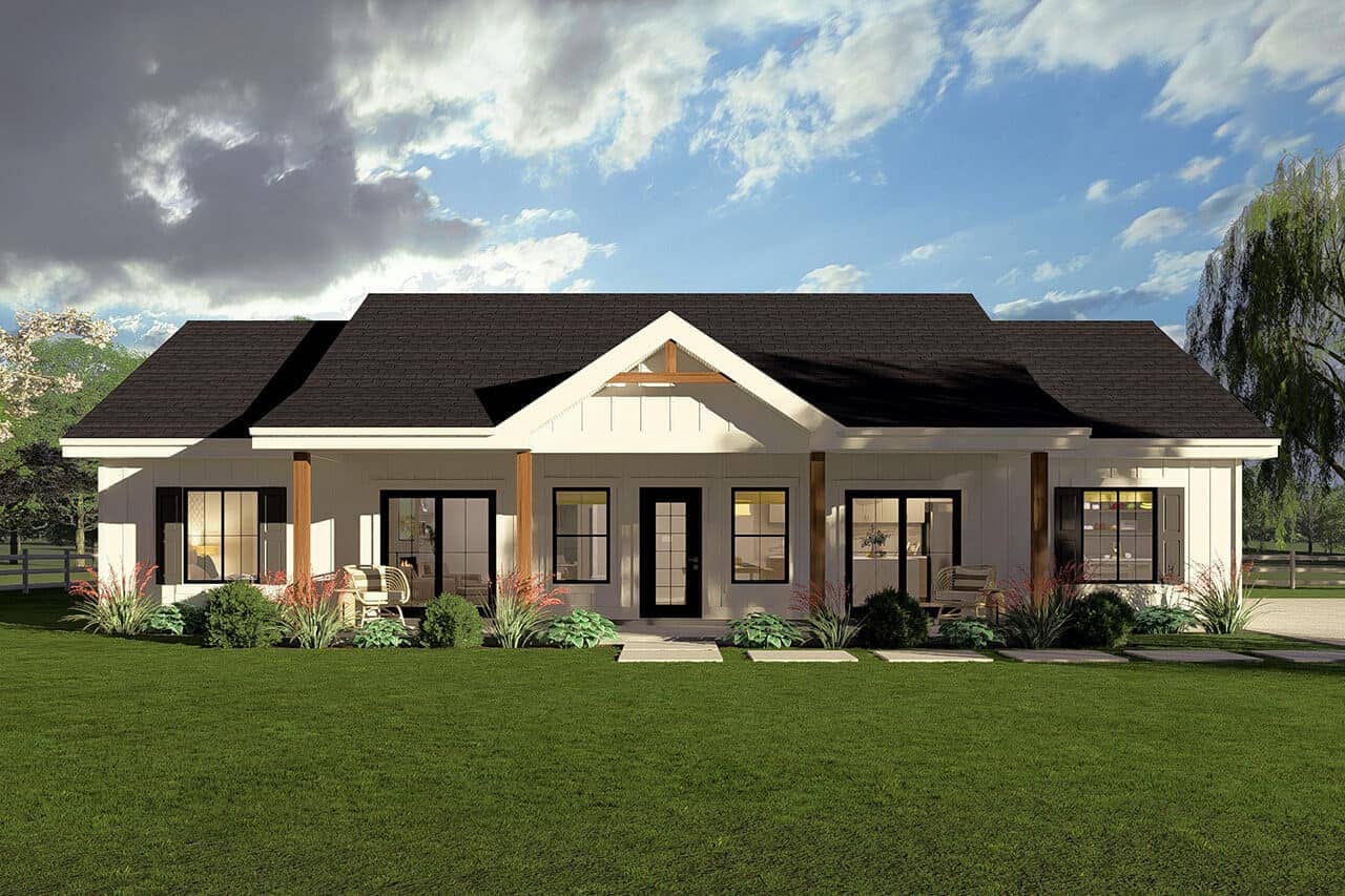 Front elevation of Craftsman home (ThePlanCollection: House Plan #177-1085)