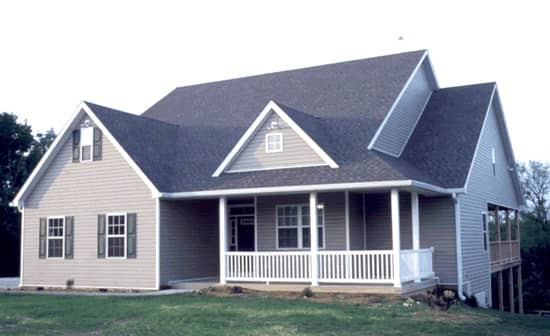 Front elevation of Country home (ThePlanCollection: House Plan #178-1084)