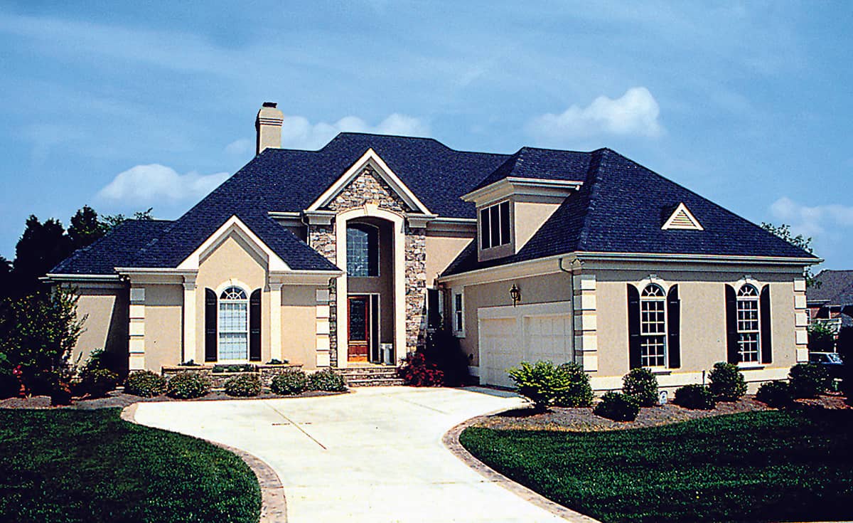 Front elevation of Traditional home (ThePlanCollection: House Plan #180-1014)