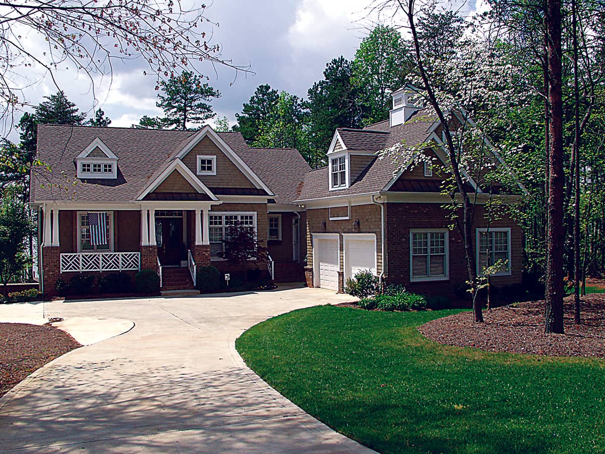 Photo of country cottage home (ThePlanCollection: House Plan #180-1019)