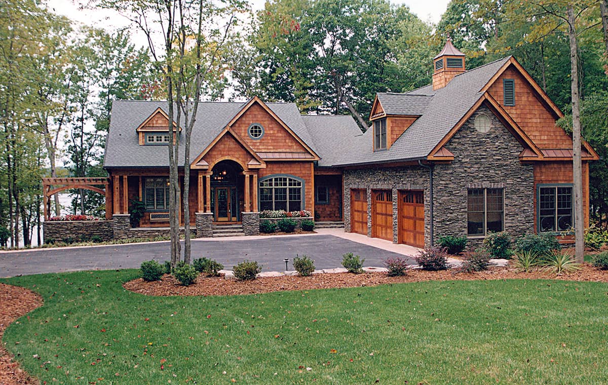 Front elevation of Craftsman home (ThePlanCollection: House Plan #180-1047)