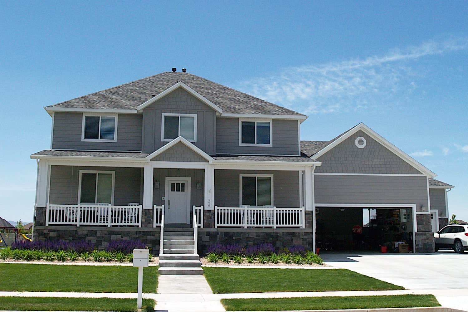 Traditional Country style house (ThePlanCollection: Plan #187-1007)