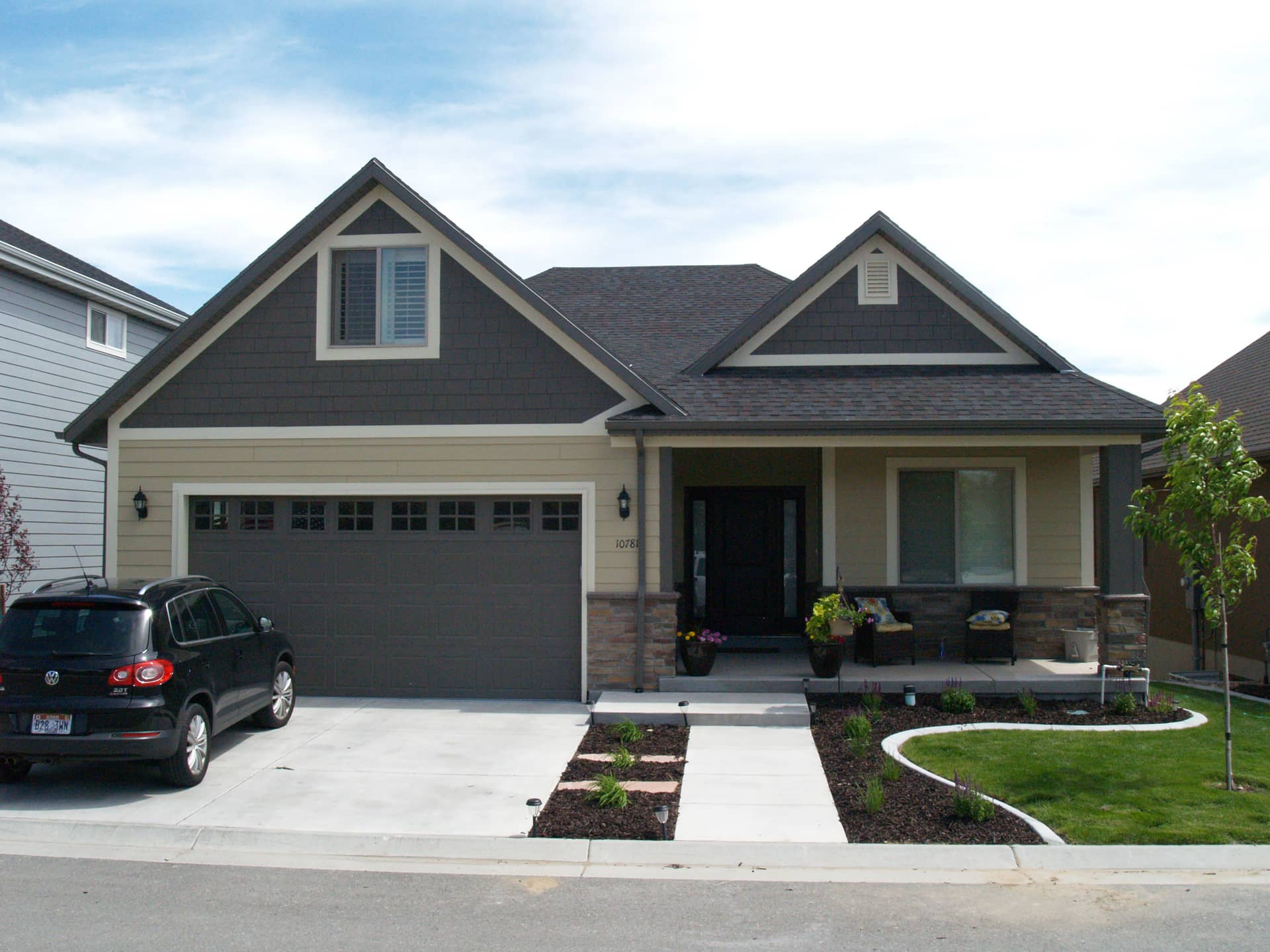 The Plan Collection: Transitional Craftsman Bungalow Plan #187-1055