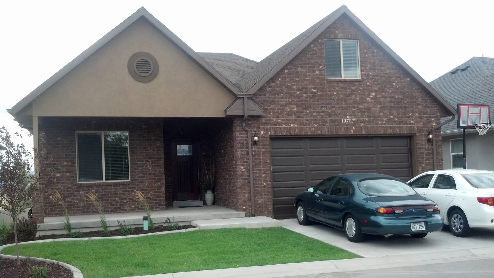 The Plan Collection: Front Elevation of Traditional House # 187-1093