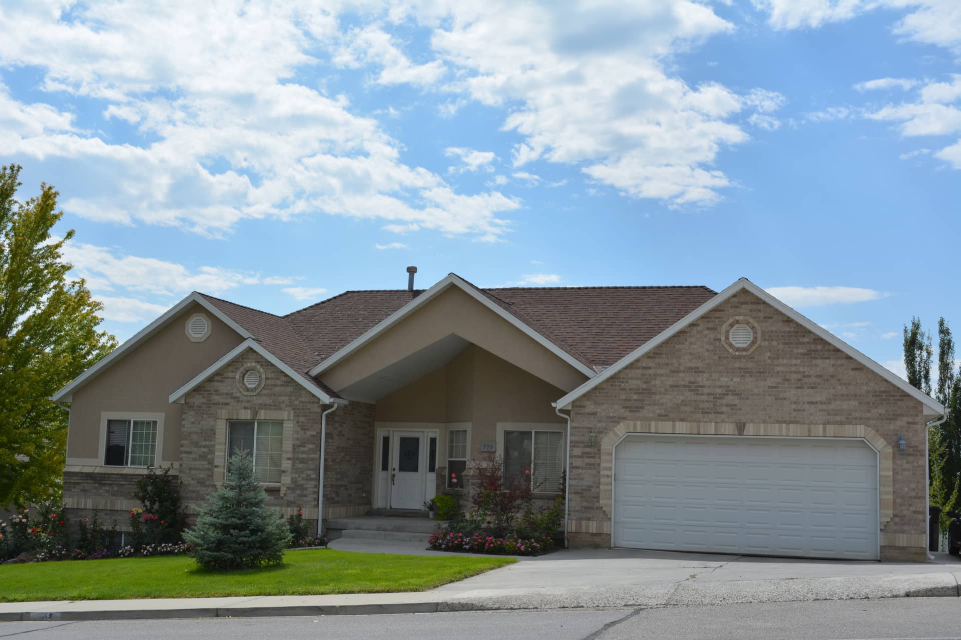 The Plan Collection: Front Elevation of Traditional House # 187-1122