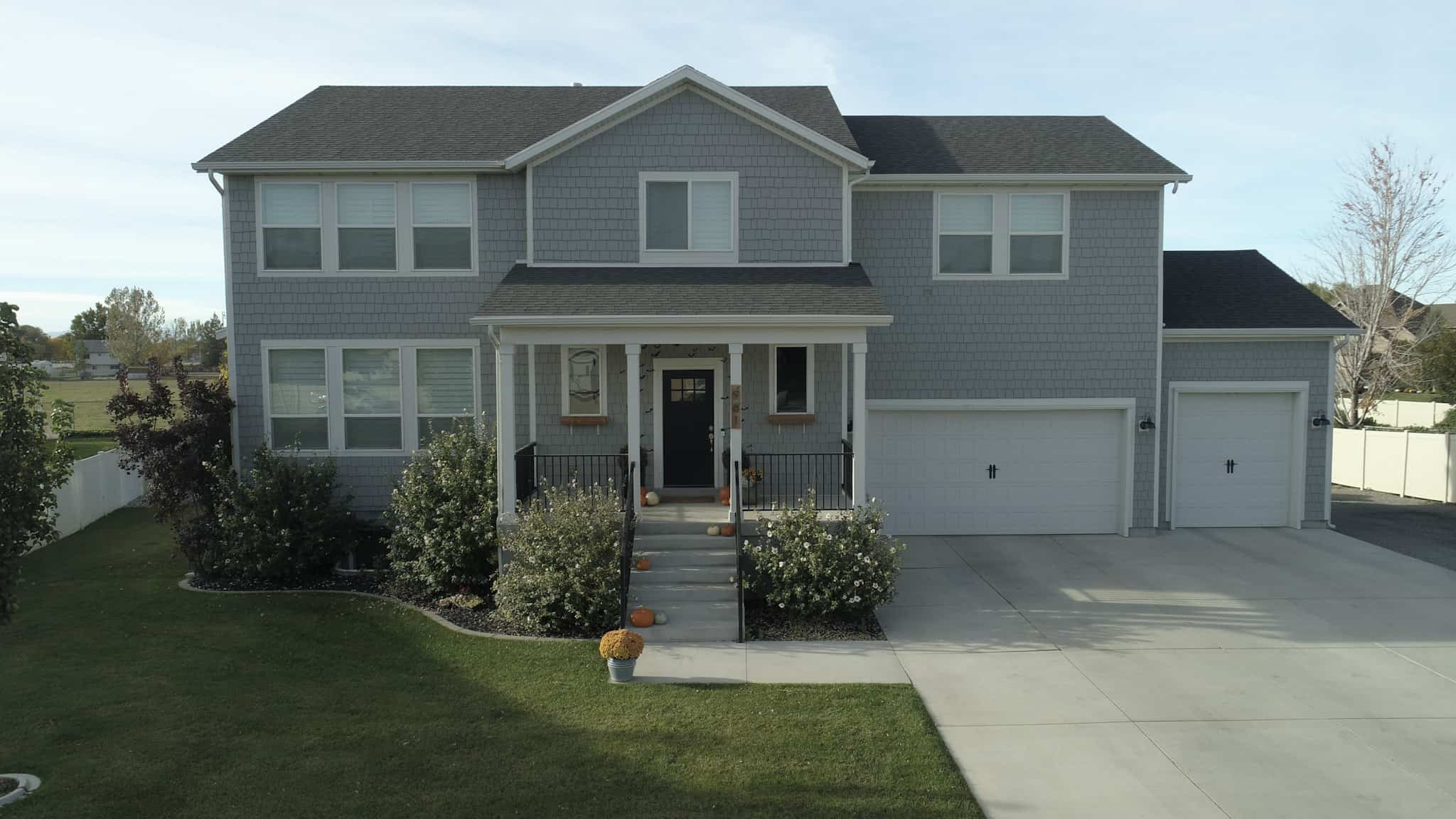 Front elevation of Craftsman home (ThePlanCollection: House Plan #187-1180)