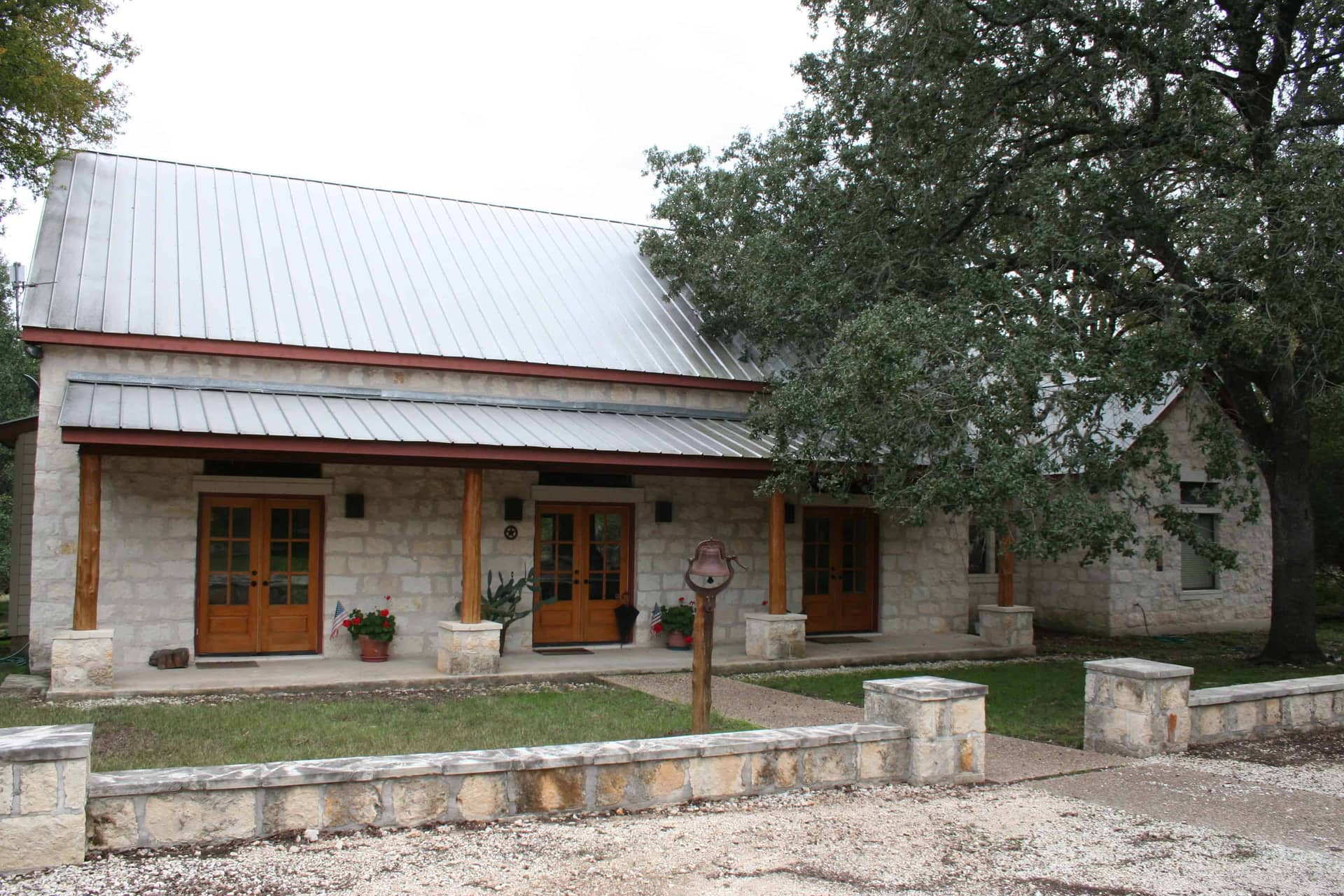 Country home (ThePlanCollection: Plan #192-1030)