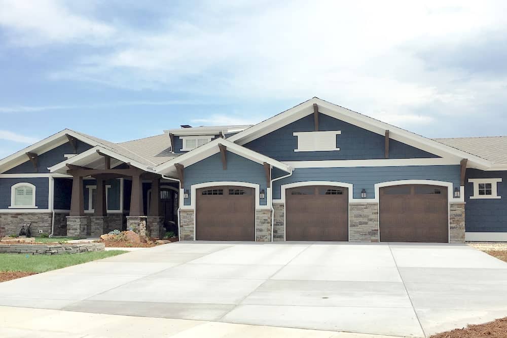 Luxury home (ThePlanCollection: Plan #194-1007)