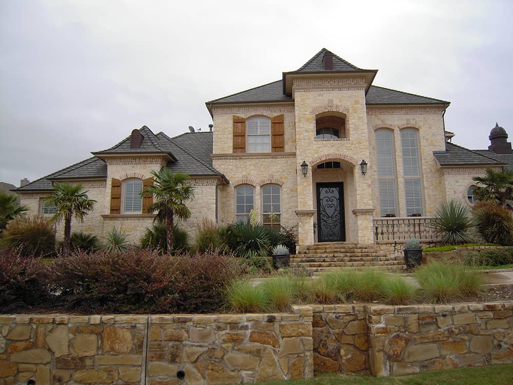 Front elevation of Luxury home (ThePlanCollection: House Plan #195-1096)