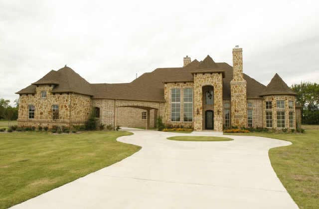 Front elevation of Mediterranean home (ThePlanCollection: House Plan #195-1163)