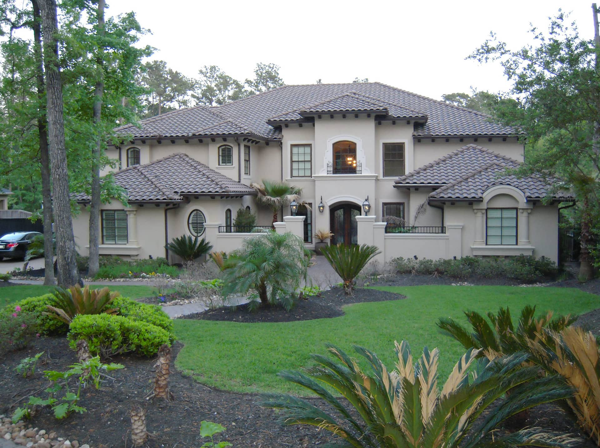 Mediterranean style home (ThePlanCollection: Plan #195-1166)