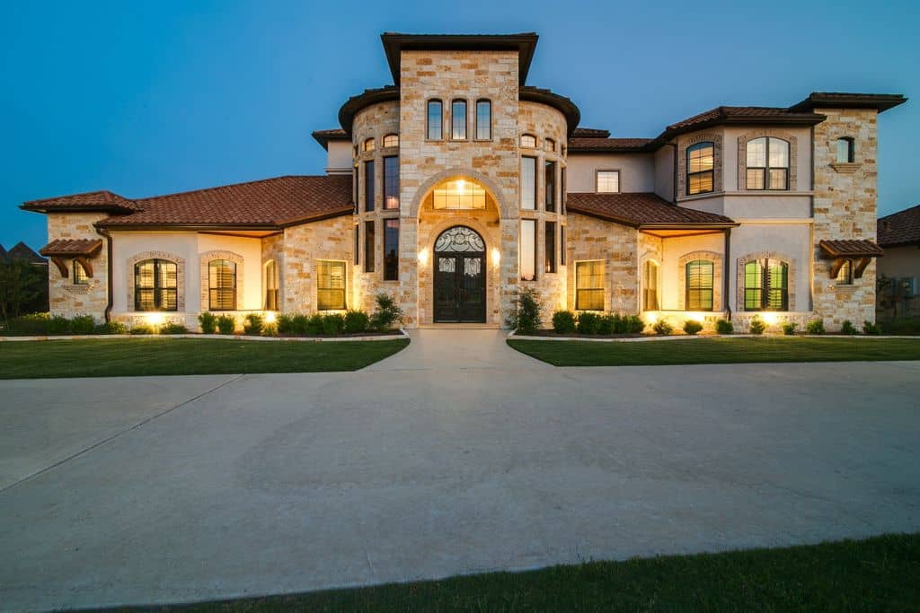 Mediterranean home plan (ThePlanCollection: House Plan #195-1173)