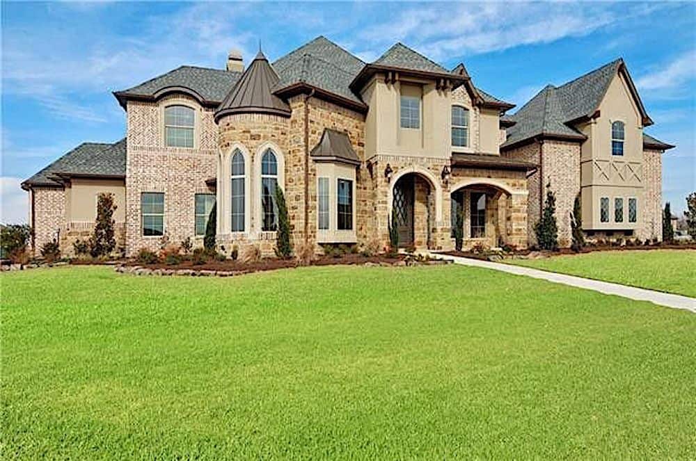 Luxury home (ThePlanCollection: Plan #195-1232)