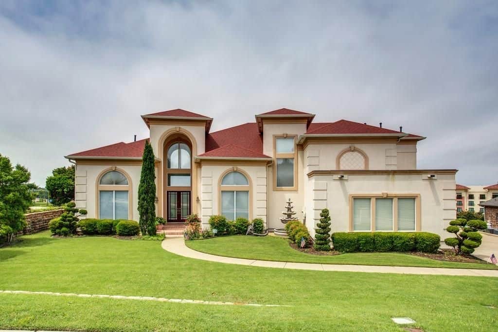 Front elevation of Luxury home (ThePlanCollection: House Plan #195-1250)