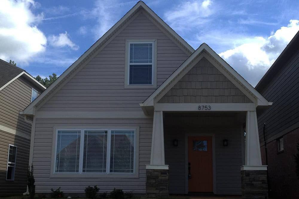 Cottage home (ThePlanCollection: Plan #196-1007)