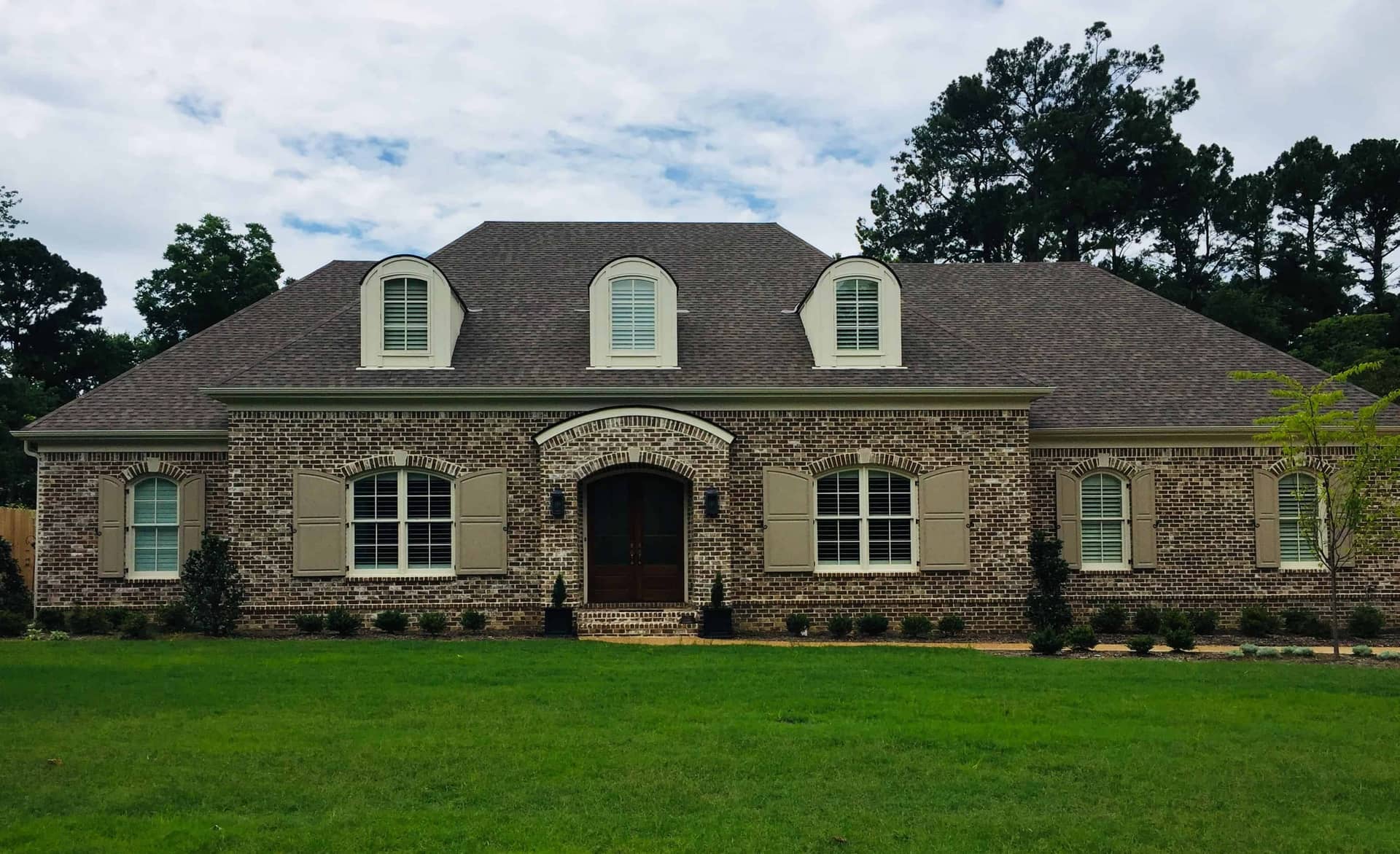 Front elevation of European home (ThePlanCollection: House Plan #196-1172)