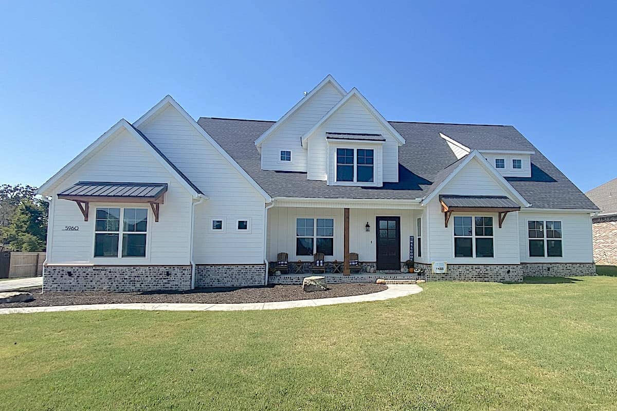 Modern Farmhouse style home (ThePlanCollection: Plan #196-1272)