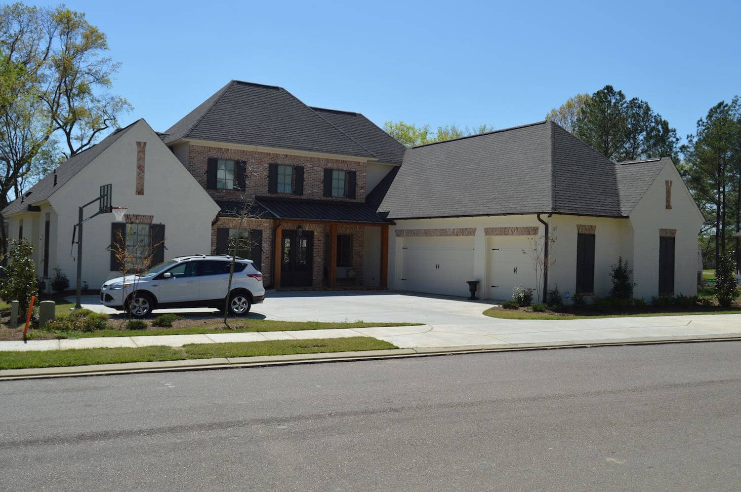 Front elevation of French home (ThePlanCollection: House Plan #197-1008)