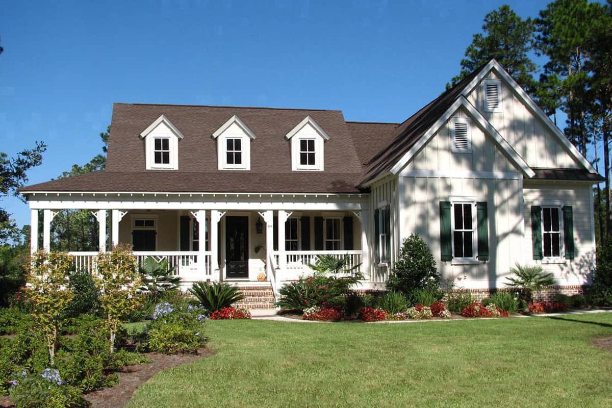 Ranch Farmhouse home (ThePlanCollection: Plan #198-1024)