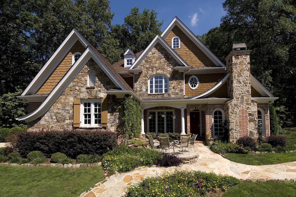 Front elevation of Cottage home (ThePlanCollection: House Plan #198-1081)