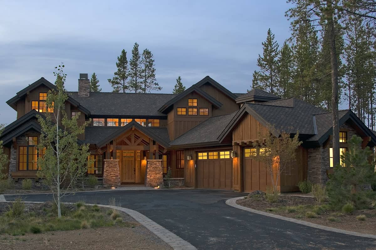 Craftsman style home (ThePlanCollection: Plan #202-1004)