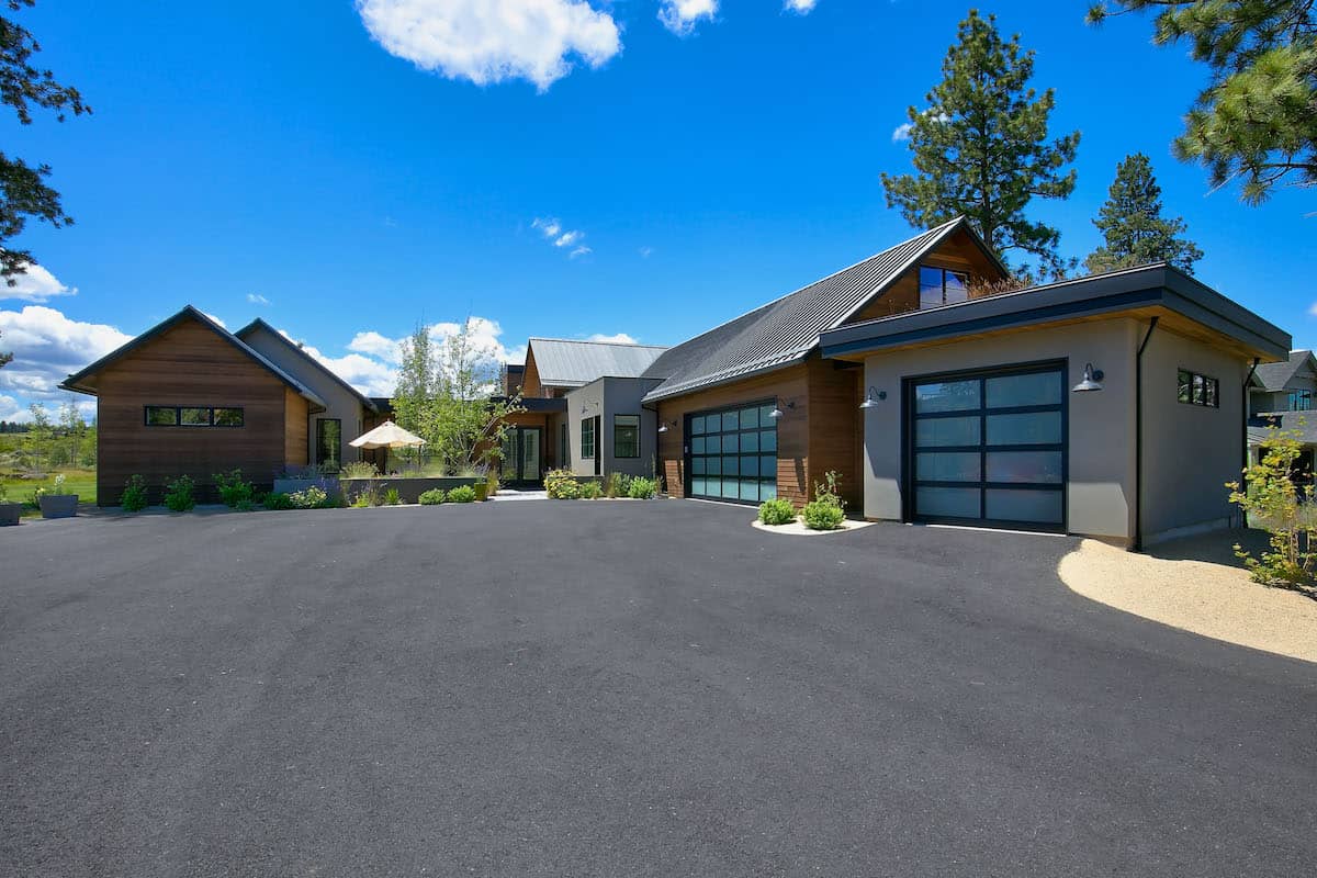 Contemporary style home (ThePlanCollection: Plan #202-1014)